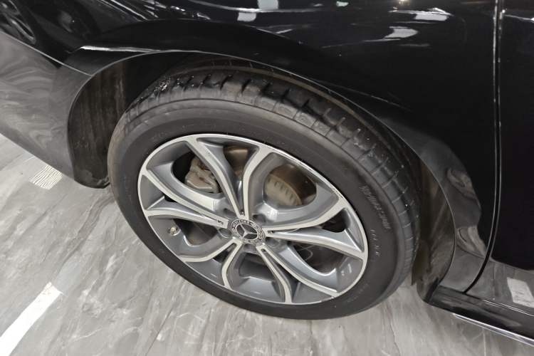 Used Mercedes-Benz E-Class 2022 E 300 L Sporty and Stylish Model Right Rear Wheel Hub