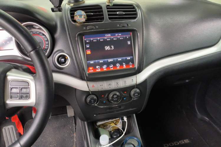 Used Dodge Journey 2013 2.4L Two-Wheel Drive Luxury Version