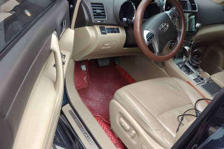 Used Toyota Highlander 2012 2.7L Two-Wheel Drive 7-Seater Luxury Edition Driver Seat