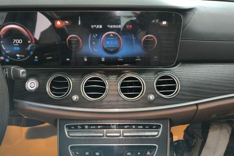 Used Mercedes-Benz E-Class New Energy 2022 Restyled E 350 e L Plug-in Hybrid Sports Sedan Audio And AC Panel