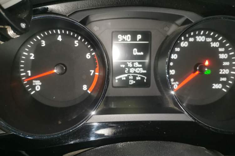 Used Volkswagen Sagitar 2015 1.6L Automatic Comfort Model Odometer Close Up