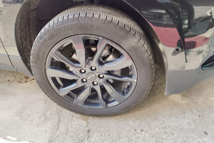 Used Chevrolet Equinox 2023 Mild Hybrid 2.0T RS All-Wheel-Drive Smart Guardian Edition Right Front Wheel Hub