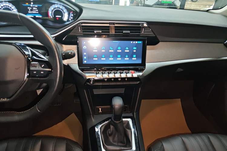 Used Peugeot 408 2022 1.6T Light-Chasing Edition Audio And AC Panel