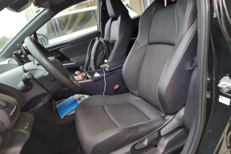 Used Toyota FAW bZ4X 2022 Two-Wheel-Drive Elite JOY Edition Left Front Seat