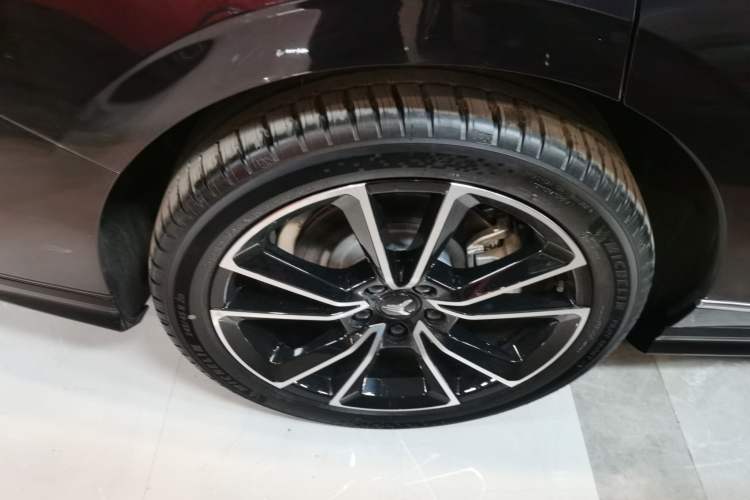 Used VOYAH PASSION 2024 PHEV Four-Wheel Drive Ultra-Long Range Flagship Model
