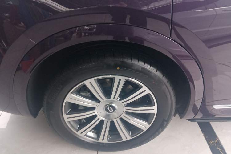 Used Hima AITO M8 2025 Model Pure Electric Max+ Five-Seat Long-Range Version
