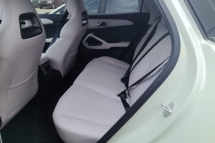 Used BYD Yuan UP 2025 Intelligent Driving Version 401 KM Dynamic Edition Left Rear Seat