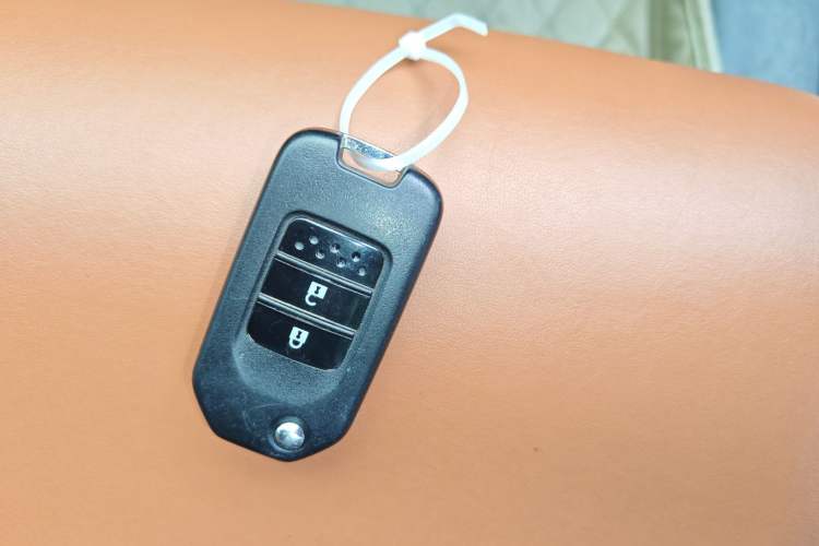 Used Honda CR-V 2016 2.0L two-wheel drive Urban Edition Vehicle Key