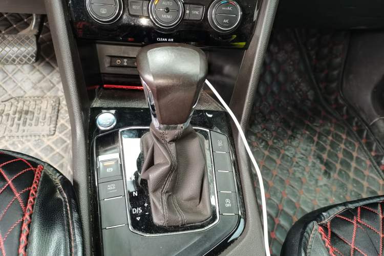 Used Volkswagen Tiguan L 2018 Facelift 330TSI Automatic Two-Wheel Drive Luxury Edition Gear Lever