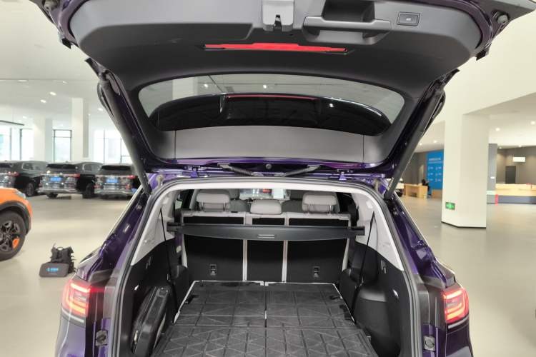 Used Volkswagen ID.6 X 2021 Pro Smart Long-Range Edition Trunk