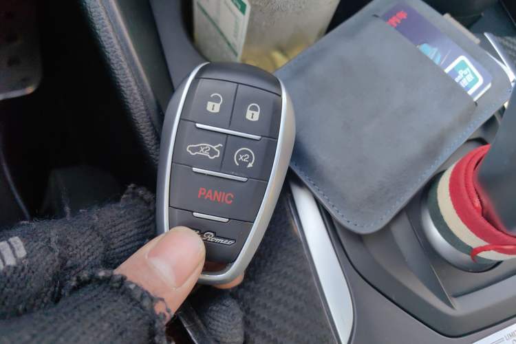 Used Alfa Romeo Giulia 2017 2.0T 280HP Luxury Edition Vehicle Key