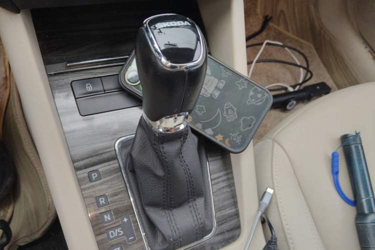 Used Skoda Octavia 2016 1.6L Automatic Smart Drive Edition Gear Lever