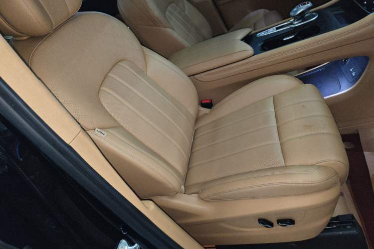 Used VOYAH Dream 2024 EV Long-Range Premium Edition Right Front Seat