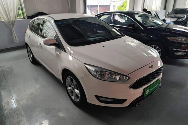 Used Ford Focus 2017 Hatchback 1.6L Automatic Comfort Plus SmartDrive Edition Front Right 45 Deg