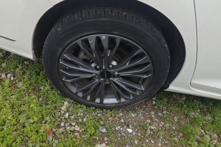 Used Dongfeng Aeolus Yixuan MAX 2021 1.5T Super-Powered Dad Edition Right Rear Wheel Hub