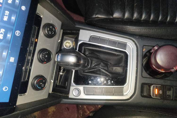 Used Volkswagen Magotan 2018 280TSI DSG Comfort Model Gear Lever