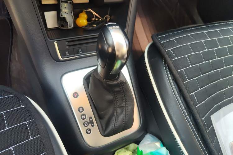 Used Volkswagen Tiguan 2016 280TSI Automatic Two-Wheel-Drive Silk Road Style Edition Gear Lever