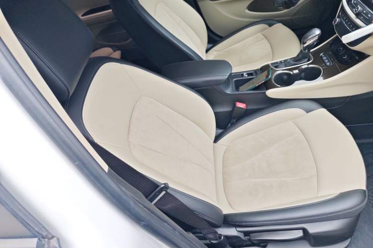 Used Buick Verano 2018 Sedan 15S Automatic Leading Model Right Front Seat