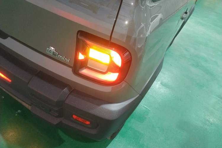 Used Geely Galaxy Panda 2024 200km Panda Rider Right Rear Taillight