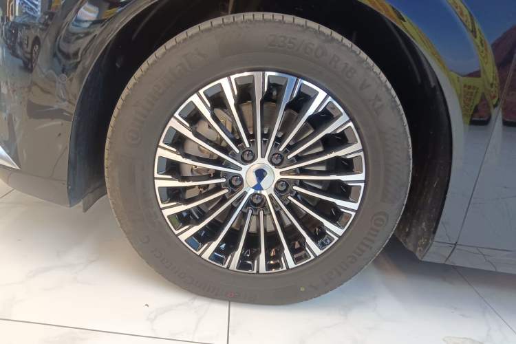 Used Denza D9 2024 DM-i 980 Four-Wheel Drive Flagship Model
