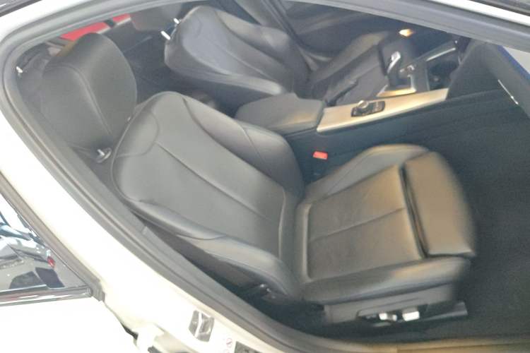 Used BMW 3 Series 2018 320i M Sport Package Right Front Seat