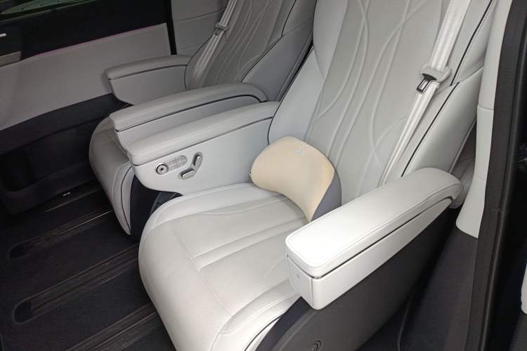 Used XPeng X9 2024 702 Ultra-Long Range Max