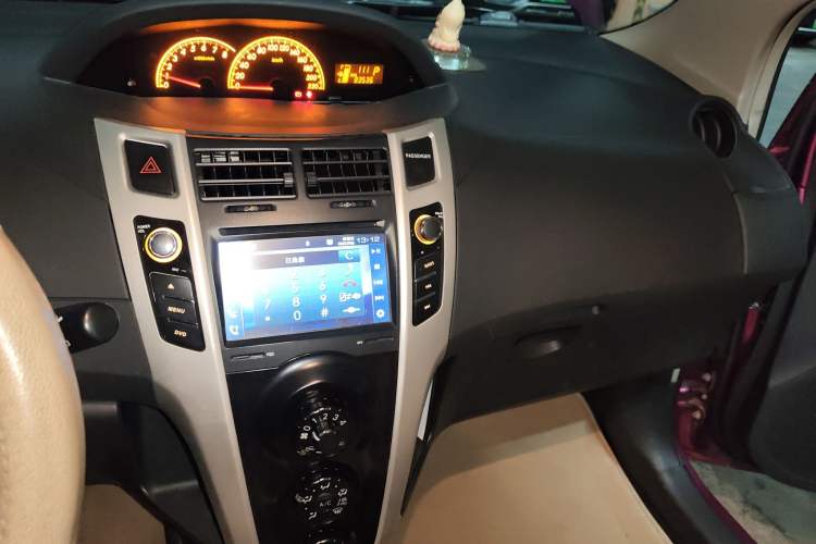 Used Toyota Yaris 2011 1.6E Automatic Charm Edition Audio And AC Panel