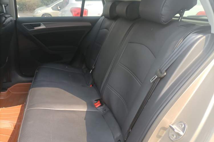 Used Volkswagen Golf 2016 1.6L Automatic Fashion Model