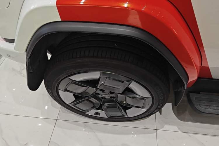 Ojetý iCAR V23 2026 Model V23S 501 Four-Wheel Drive Peak Performance Edition