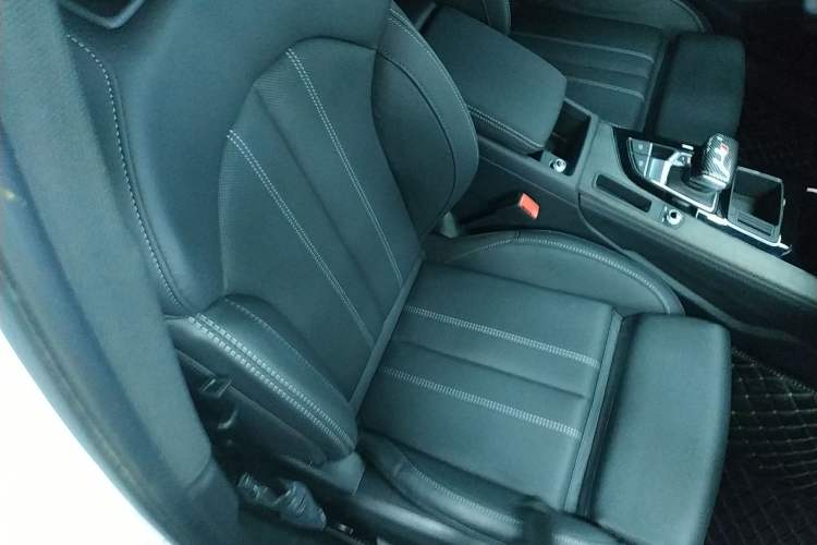 Used Audi A4L 2023 40 TFSI Luxury Dynamic Model Right Front Seat