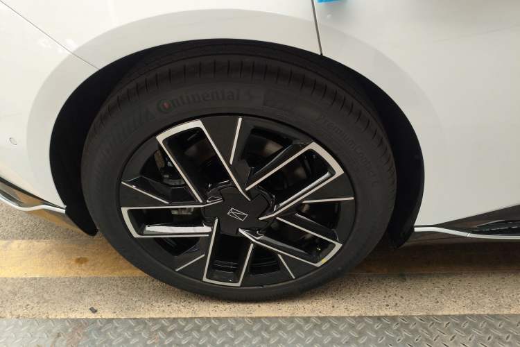 Used Avatr 06 2025 Max All-Electric Version