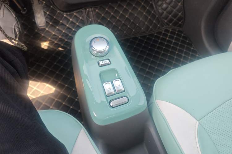 Used CHANGAN NEVO Lumin 2022 210km Sweet Edition Gear Lever