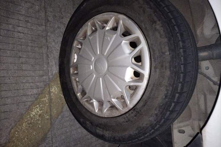 Used Ford Transit 2019 2.0T Gasoline Multi-Purpose Commercial Vehicle Mid-Drive Mid-Roof 6-Seater China VI Standard