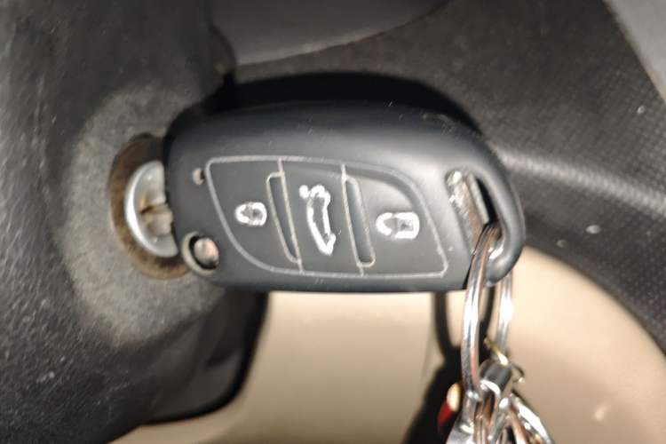 Used Hyundai Verna (older generation) 2014 1.4L Manual Smart GLS Trim Vehicle Key