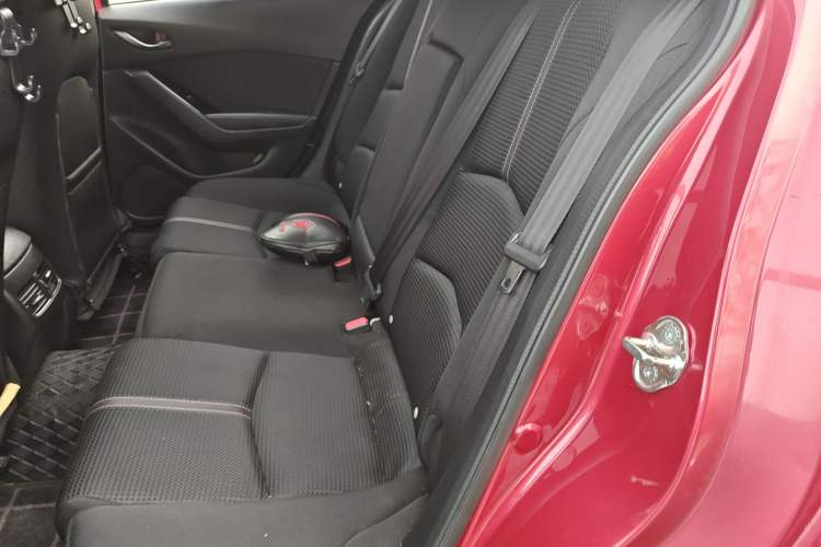 Used Mazda 3 Axela 2019 Cloud-Controlled Sedan 1.5L Automatic Luxury Model China VI Standard Left Rear Seat