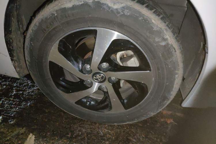 Used Toyota Levin 2017 Revised Dual-Engine 1.8H GS E-CVT Elite Sunroof Version China V Standard
