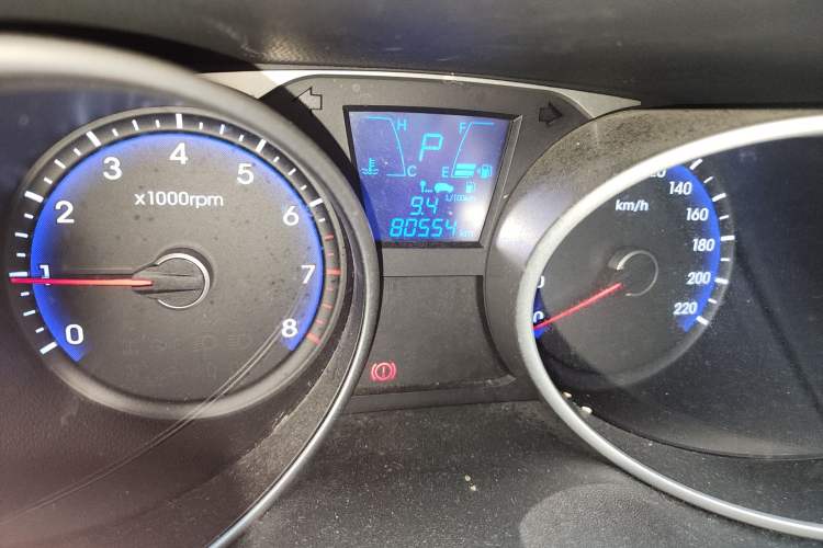 Used Hyundai ix35 2013 2.0L Automatic Two-Wheel Drive Smart GLS China IV Standard Odometer Close Up