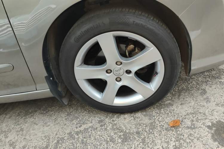 Used Peugeot 408 2011 2.0L Manual Comfort Edition Right Front Wheel Hub