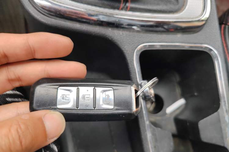 Used Baojun 560 2015 1.8L manual luxury version Vehicle Key