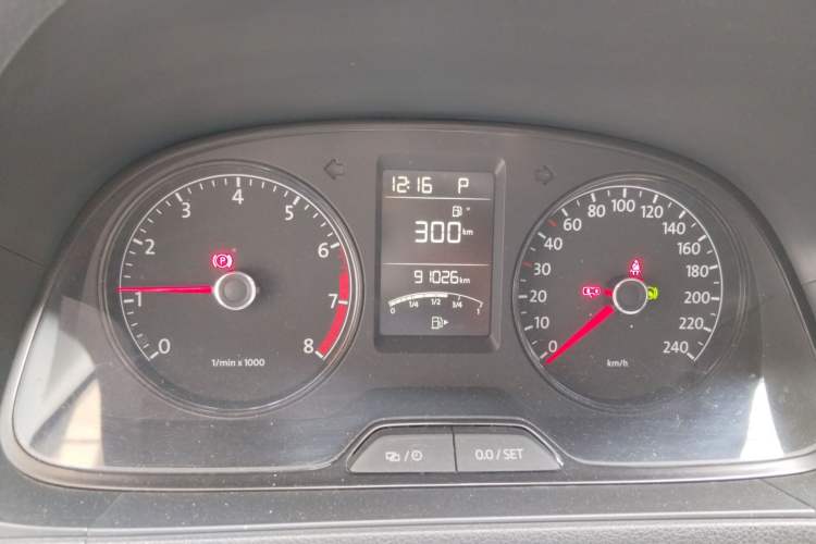 Used Volkswagen Gran Lavida 2013 1.6L Automatic Fashion Model Instrument Cluster