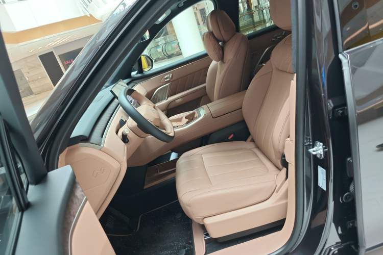 Used ONVO Luxeed L90 2025 Model—Ultra Six-Seater Version
