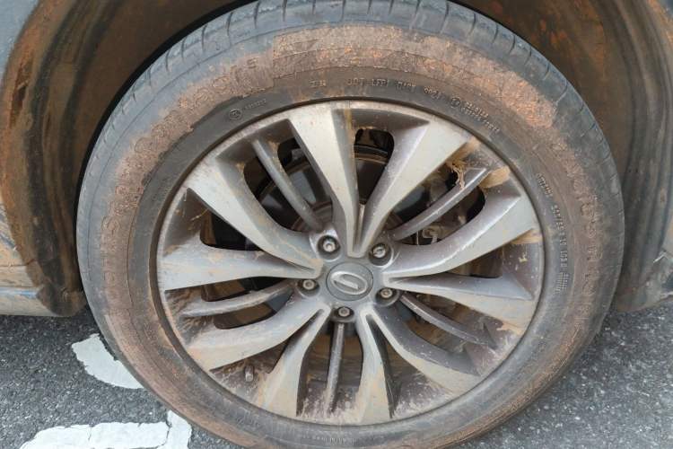 Used GAC Trumpchi GS8 2017 320T Two-Wheel Drive Luxury Smart Connectivity Version (7 Seats) Right Front Wheel Hub