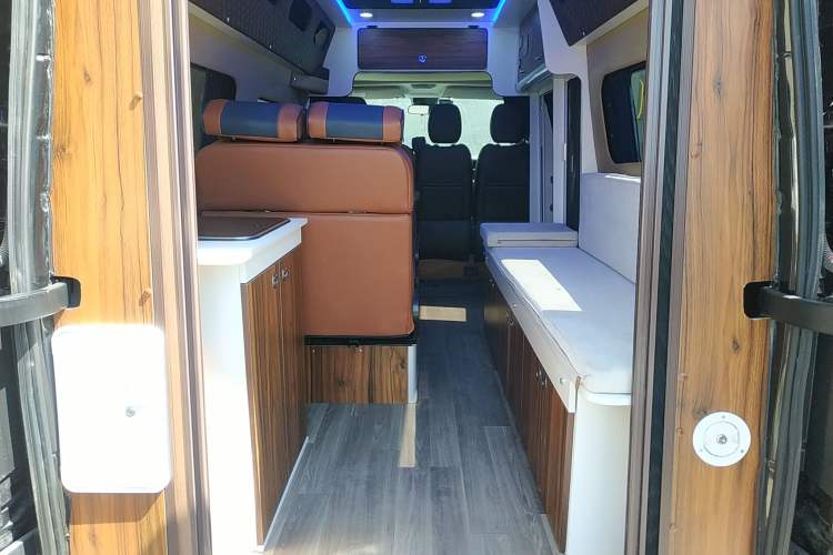 Used Ford Transit 2023 2.0T Diesel Automatic Multi-Purpose Commercial Vehicle Mid-Frame Mid-Roof 5/6 Seats
