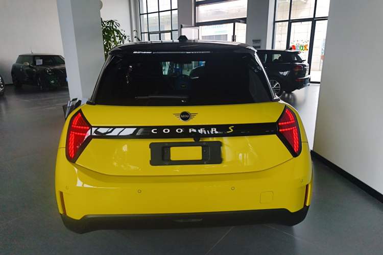 Used MINI Electric COOPER 2024 452km COOPER SE Artist
