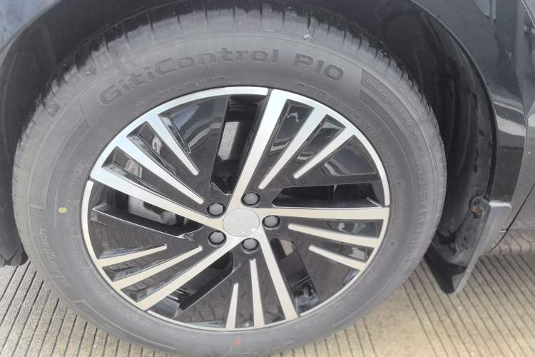 Used Lynk & Co 08 EM-P 2023 120km Long-Range Pro Exterior 2