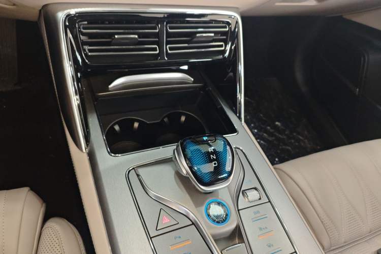 Used BYD Tang New Energy 2025 Intelligent Driving Version DM-i 115KM Flagship Edition Gear Lever