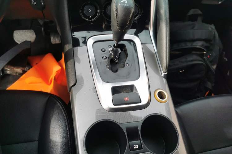 Used Peugeot 3008 2016 2.0L Automatic Classic Edition Gear Lever