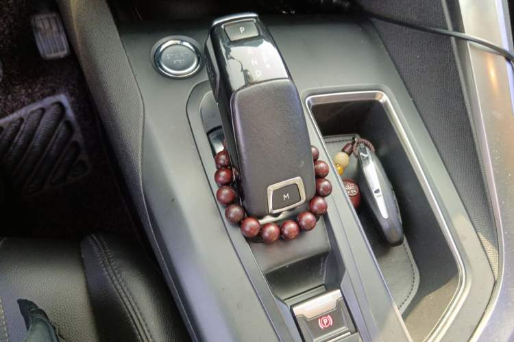 Used Peugeot 5008 2017 380THP 7-Seater Boundary-Free Edition Gear Lever