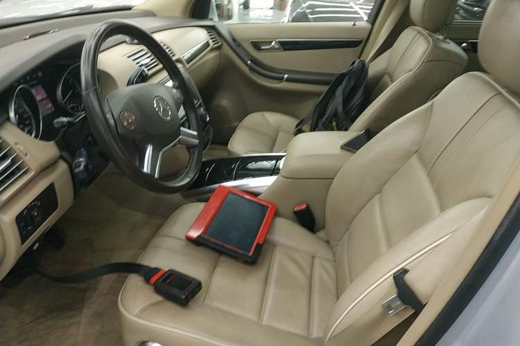 Used Mercedes-Benz R-Class 2014 R 320 4MATIC Luxury Model