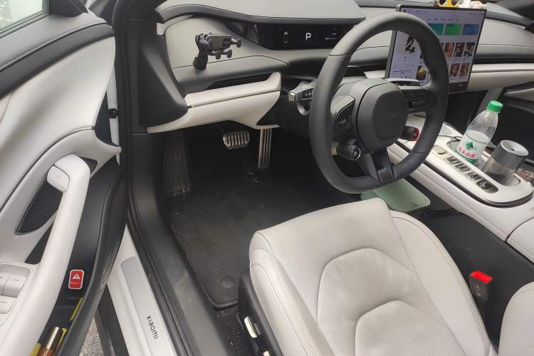 Used Xiaomi Auto SU7 2024 Four-Wheel Drive Ultra-Long Range Advanced Intelligent Driving Max Edition
